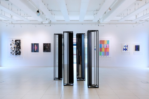 Christian Megerts Schwarze Skulptur in der Cadoro