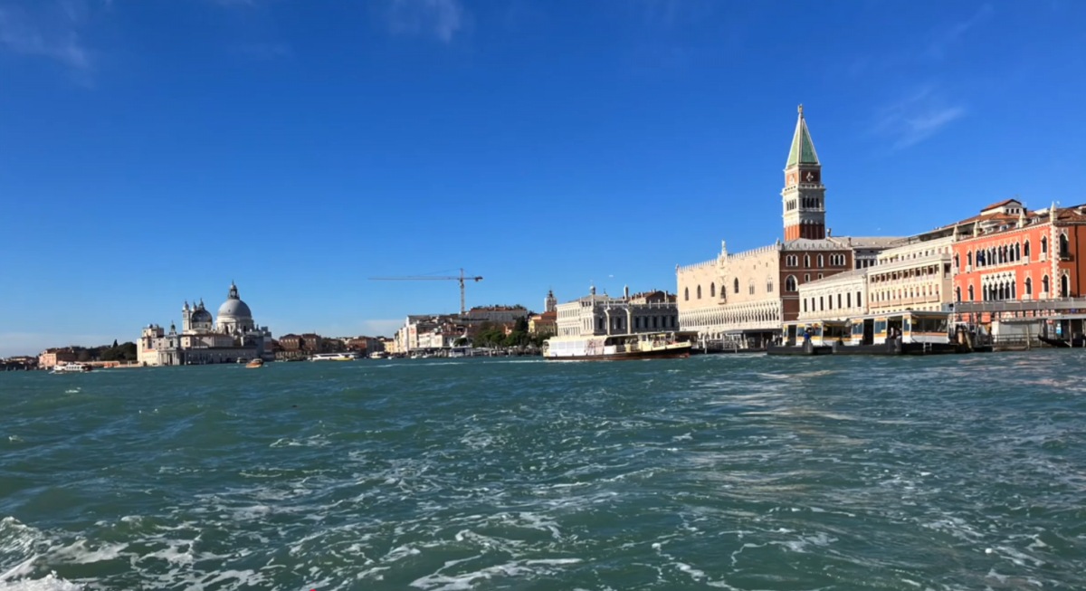 La Galleria  on YouTube